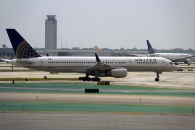 B757-224w_N14115_UAL.jpg