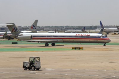 DC9-MD83_N569AA.jpg