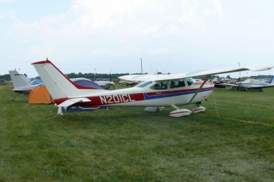 Cessna_C182L_58712_N201CL_1967