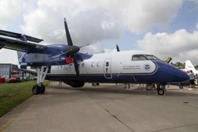 De-Havilland_DHC8-202_626_N803MR_US-Custom_2006