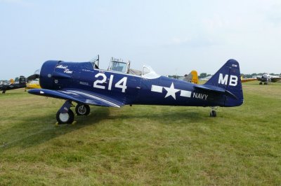 North-American_SNJ-5B_43732_N214MB