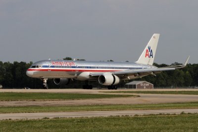Boeing_B757-223w_N649AA_1991.jpg