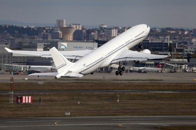 Airbus_A330-243-CJ_1676_F-WWTO_2015_alpha-Star_LFBO.jpg