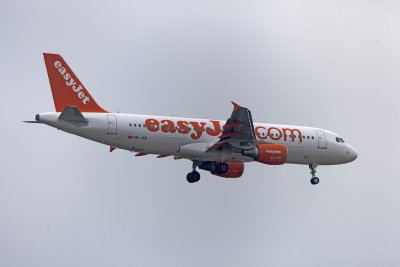Airbus_A320-214_5111_HB-JXB_2015_EZS_LFBO_001.jpg