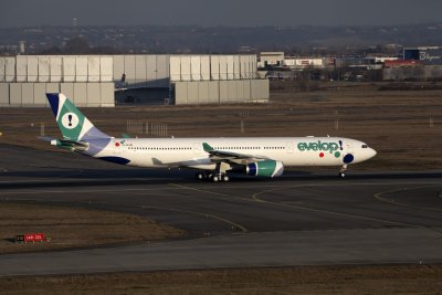 Airbus_A330-343_1691_EC-MII_2015_EVE_LFBO_002_.jpg