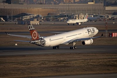 Airbus_A330-343_1692_F-WWYU_2015_FJI_LFBO_003_.jpg