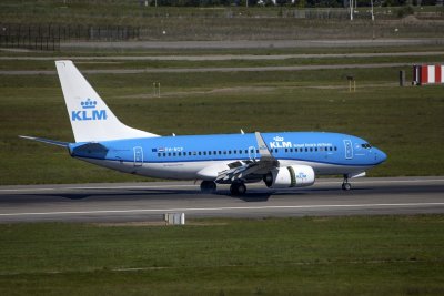 Boeing_B737-7K2_38127_PH-BGP_2011_KLM_LFBO_001_.jpg