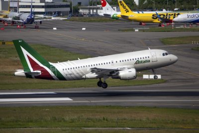 Airbus_A319-112_1779_EI-IMJ_2002_AZA_LFBO_001_.jpg