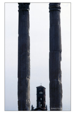 Colonne del tempio e Basilica di S_F_Romana