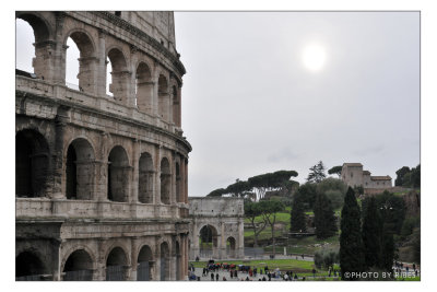 Colosseo con il timido sole