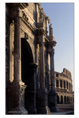 L' Arco di Costantino e il colosseo