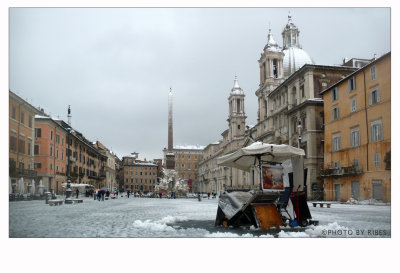 Piazza Navona durante la nevicata3.