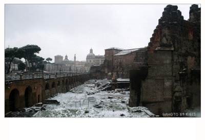 I Mercati Traianei con la neve del tre