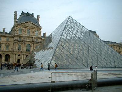 22 OCT 03 EL MUSEO DE LOUVRE.JPG