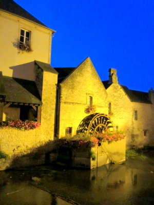 Bayeux at Night 01