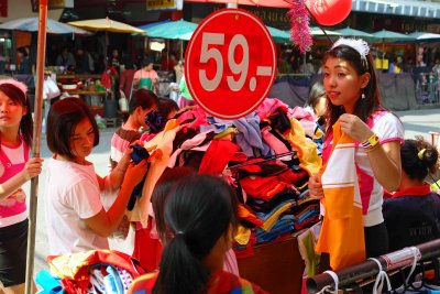 Clothes sellers Chiang Mai.jpg