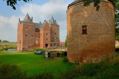 Slot Loevestein met kruidtoren