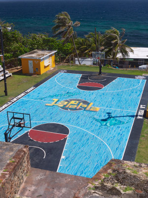 La Perla basketball court