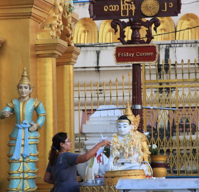  Hillary Clinton and Barack Obama also has been seen pouring water over the Friday Buddha in Shwe Dagon
