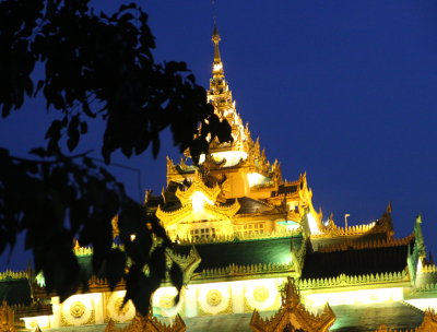 Restaurant Karaweik - Kandawgyi Lake