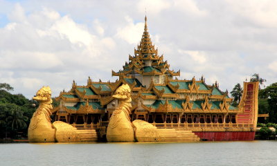 Restaurant Karaweik - Kandawgyi Lake