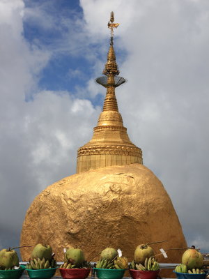 Offerings in front of the pagoda