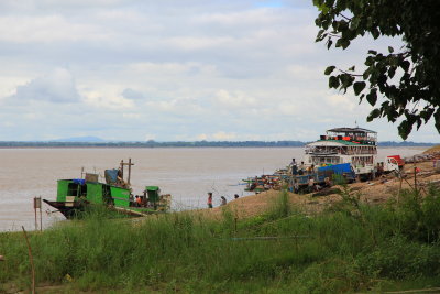 The harbour in Old Bagan and view of the road to Mandalay, the Irrawaddy