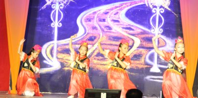 Dancers at Hong San Temple