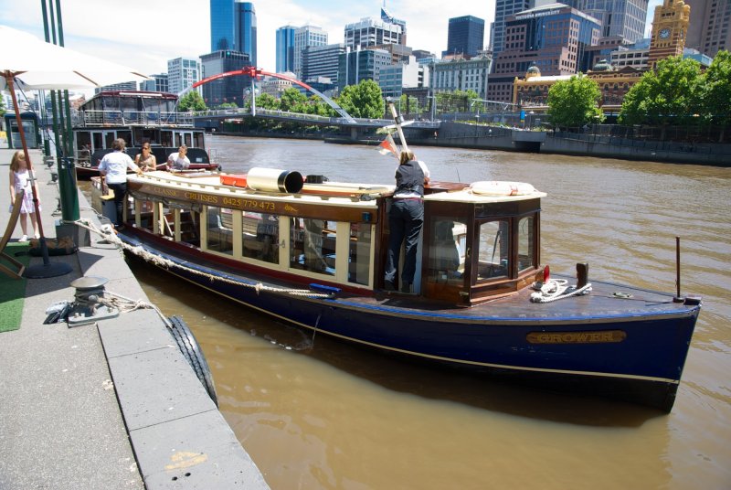 Tour boat