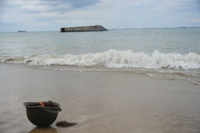 Arromanches - Wreck museum