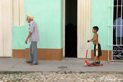 ”Walking to Scootering”, Trinidad   