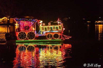 Willow Lake Lighted Boat Parade  1