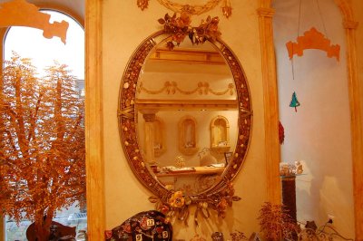 Amber mirror