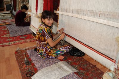 Carpet artisan at work