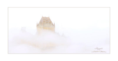 Le Chateau Frontenac dans la brume
