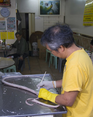 Preparing snake, Tai Po