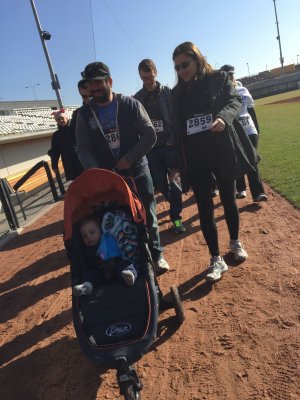 Jack rides in style; 9-month pregnant Niya does the whole walk like a champ!