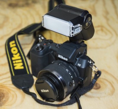 Nikon 1 V2 with speedlight SB-N7