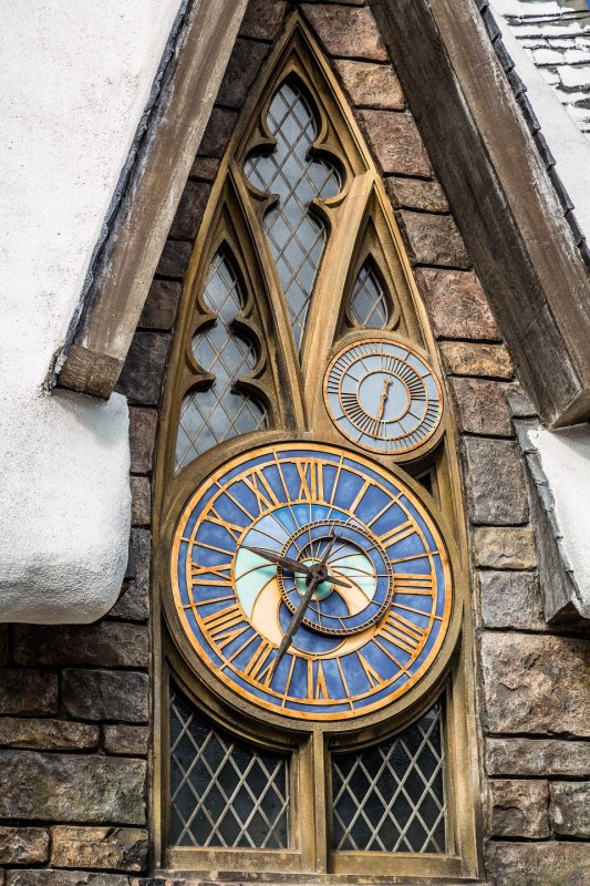 Hogsmeade Clock