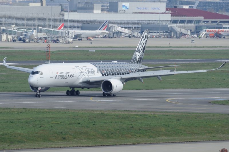 Airbus Industries Airbus A350-900 F-WWCF Carbon livery