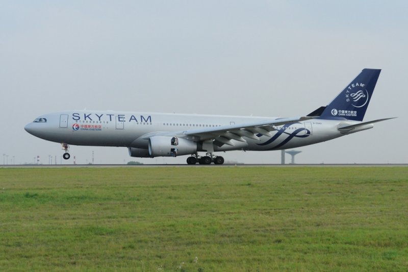 China Eastern Airbus A330-200 B-5949 Skyteam livery