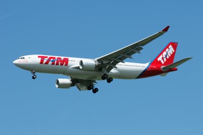 TAM Airbus A330-200 PT-MVV