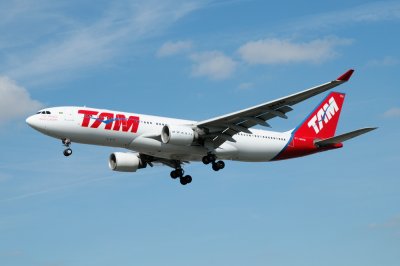 TAM Airbus A330-200 PT-MVM  