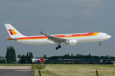 Iberia Airbus A330-300 EC-LUK