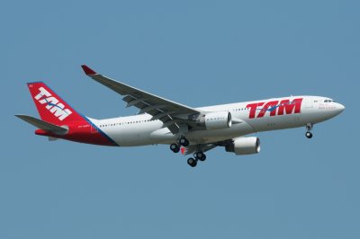 TAM Airbus A330-200 PT-MVU  