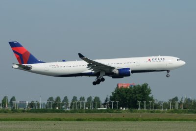 Delta Airbus A330-300 N818NW