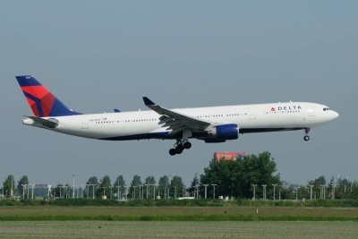 Delta Airbus A330-300 N818NW