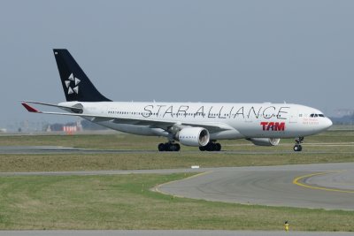 TAM Airbus A330-200 PT-MVM Star Alliance 