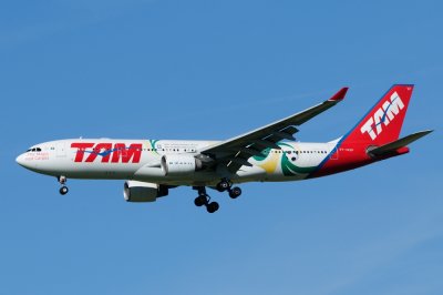 TAM Airbus A330-200 PT-MVP  Football !