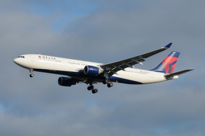 Delta Airbus A330-300 N820NW